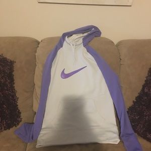 Women’s NIKE hoodie sweatshirt. Size Medium